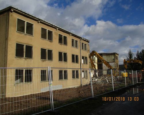 Abriss-Lehrlingswohnheim-Merkers02.JPG